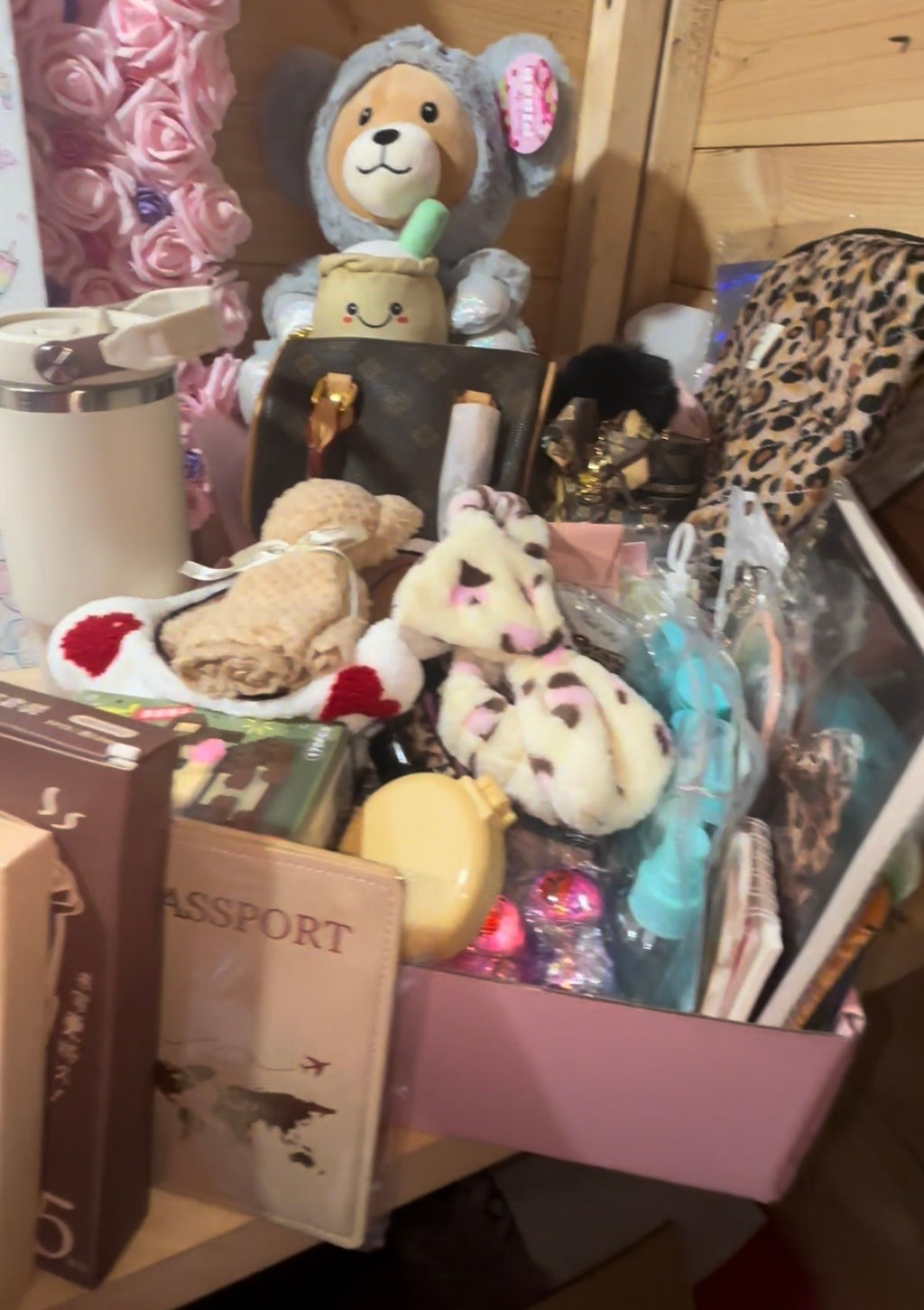 Women’s luxury scoops