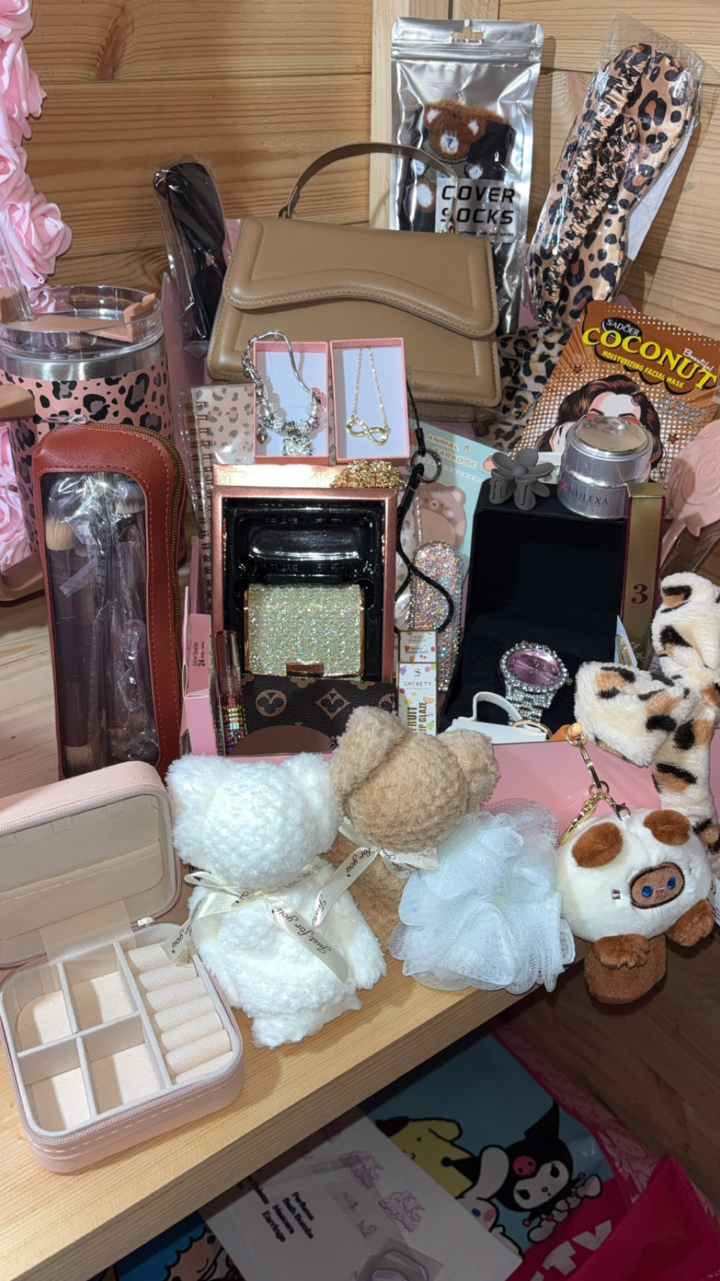 Women’s luxury scoops