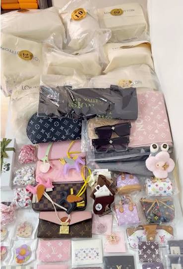 Women’s luxury scoops