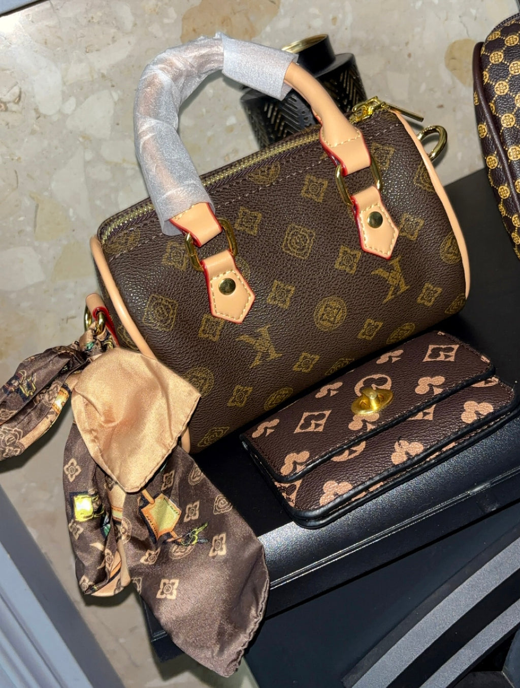 Women’s luxury scoops