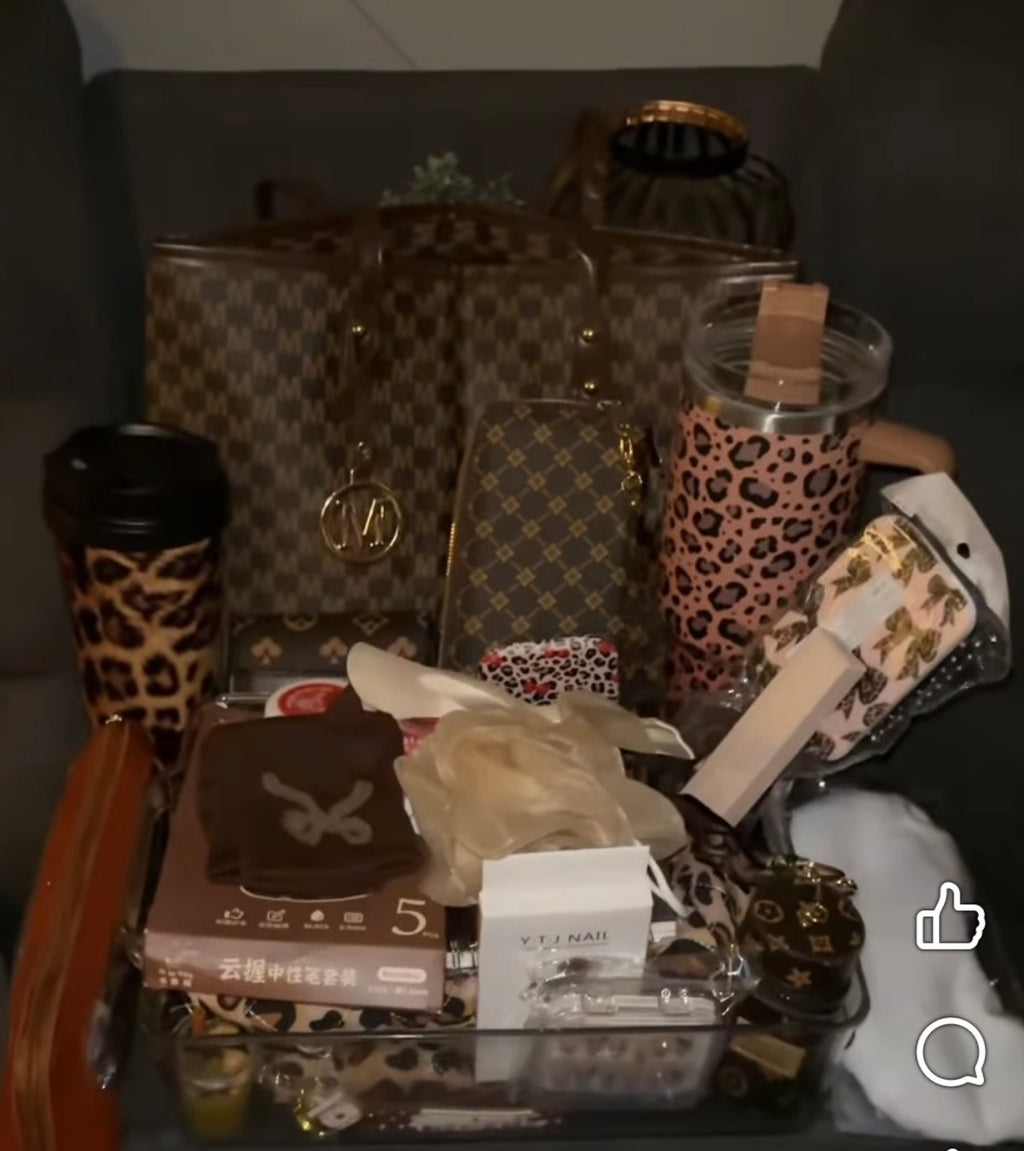 Women’s luxury scoops